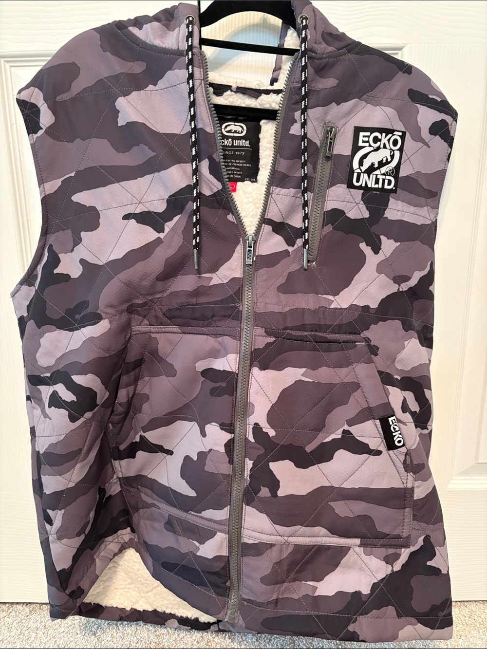 Ecko Unlimited Men's Gray & Black Camo Quilted Vest with Hood
